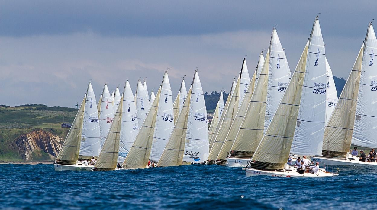 «NeWind Foods» y «Mercury» lideran en el Abra la Copa España J80