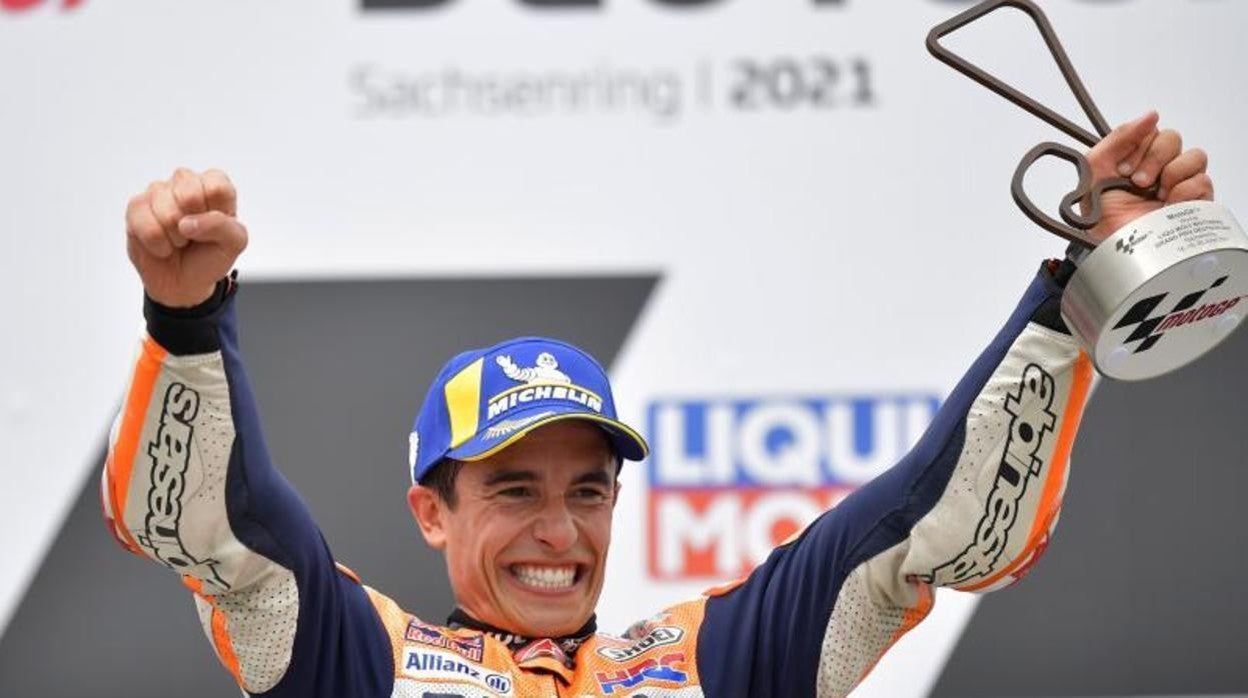 Marc Márquez celebra su victoria en el Gran Premio de Alemania