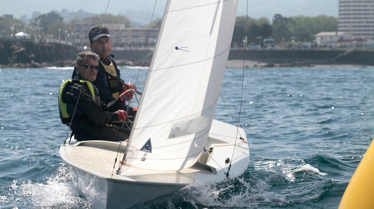 Guillermo Marqués y Jorge Fernández, líderes del Trofeo de Verano de Snipe del RCAR