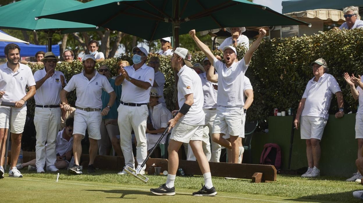 Manuel Álvarez-Sala, con el mazo, en la V Copa de España de Croquet