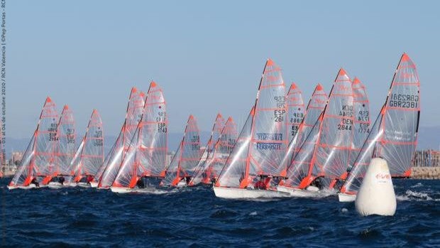 Coach Regata, aperitivo del Mundial 29er en aguas de Valencia