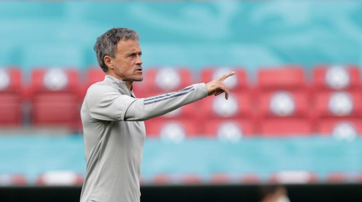 Luis Enrique, durante el entrenamiento de la selección española de fútbol previo al duelo ante Croacia en Copenhague