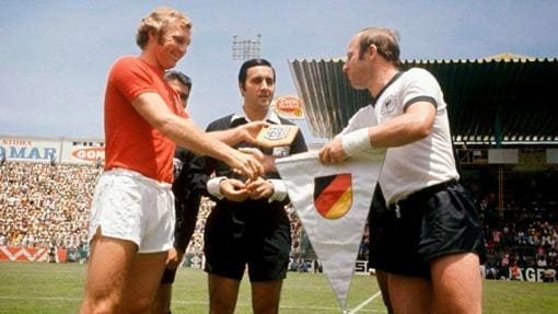 Intercambio de banderines antes del partido en el Mundial de 1970