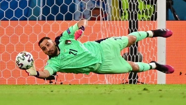 Donnarumma, un pequeño gran genio curtido con lágrimas