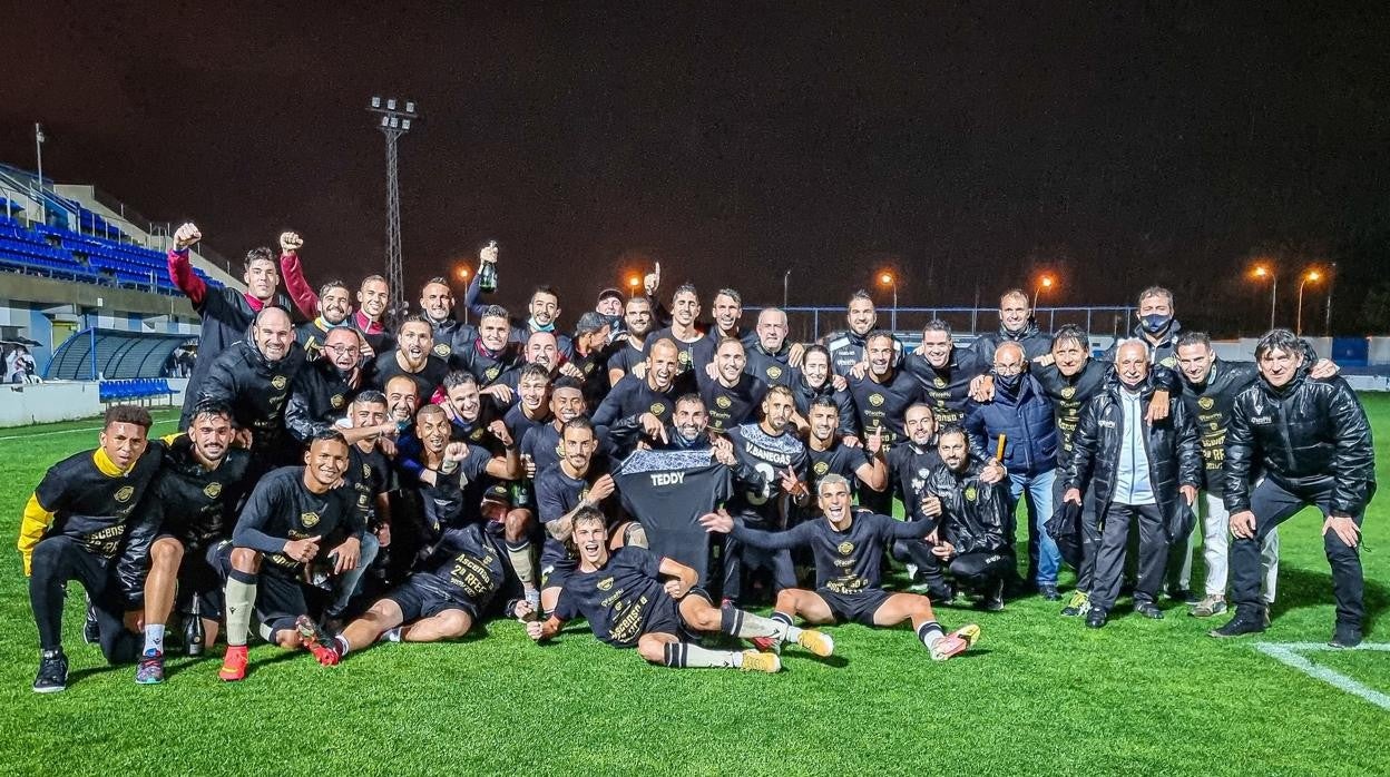 El Intercity, celebrando el ascenso a la Segunda RFEF