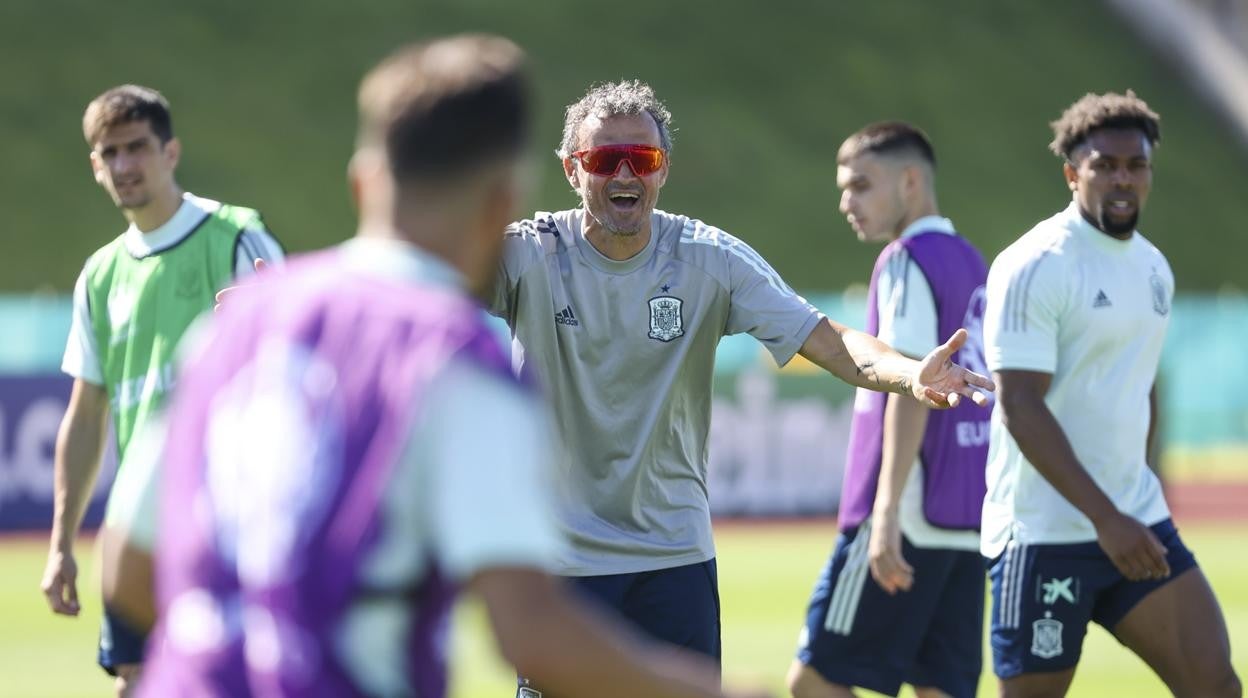 Luis Enrique, en el entrenamiento previo a la semifinal contra Italia