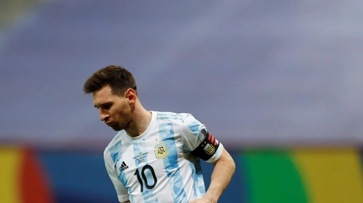 Messi, tras anotar el primer gol en la tanda de penaltis frente a Colombia en las semifinales de la Copa América
