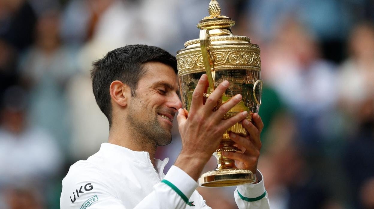 Djokovic, campeón en Wimbledon, iguala a Nadal y Federer con 20 Grand Slams