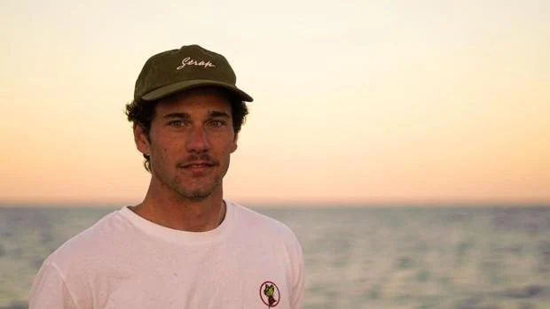 Muere el surfista español Óscar Serra tras caer desde lo alto de una ola en México