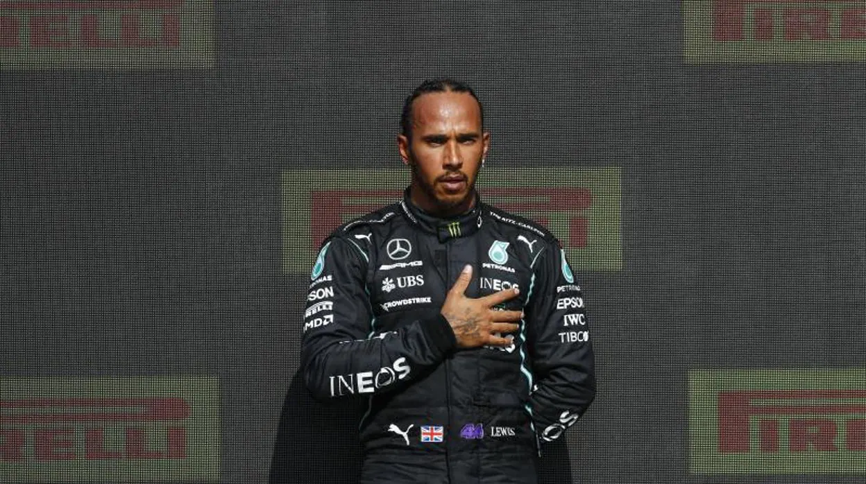«Múltiples insultos racistas» contra Hamilton tras su incidente con Verstappen