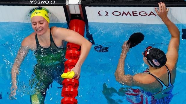 Katie Ledecky entrega su corona en los 400 libres