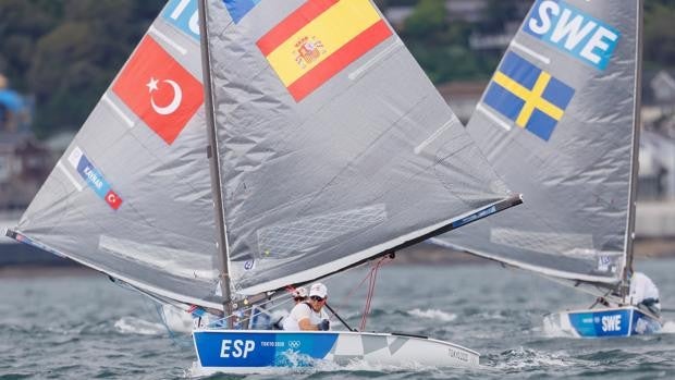 El Finn y los 49er españoles arrancan con fuerza en Tokio