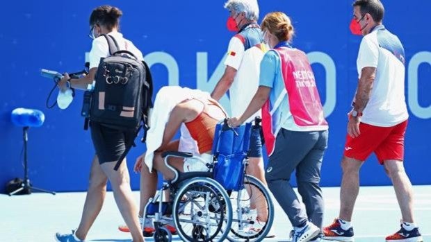 Un golpe de calor aparta a Badosa de la lucha por las medallas