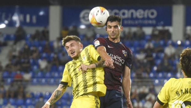 El Real Oviedo estrena su casillero de victorias en Huesca