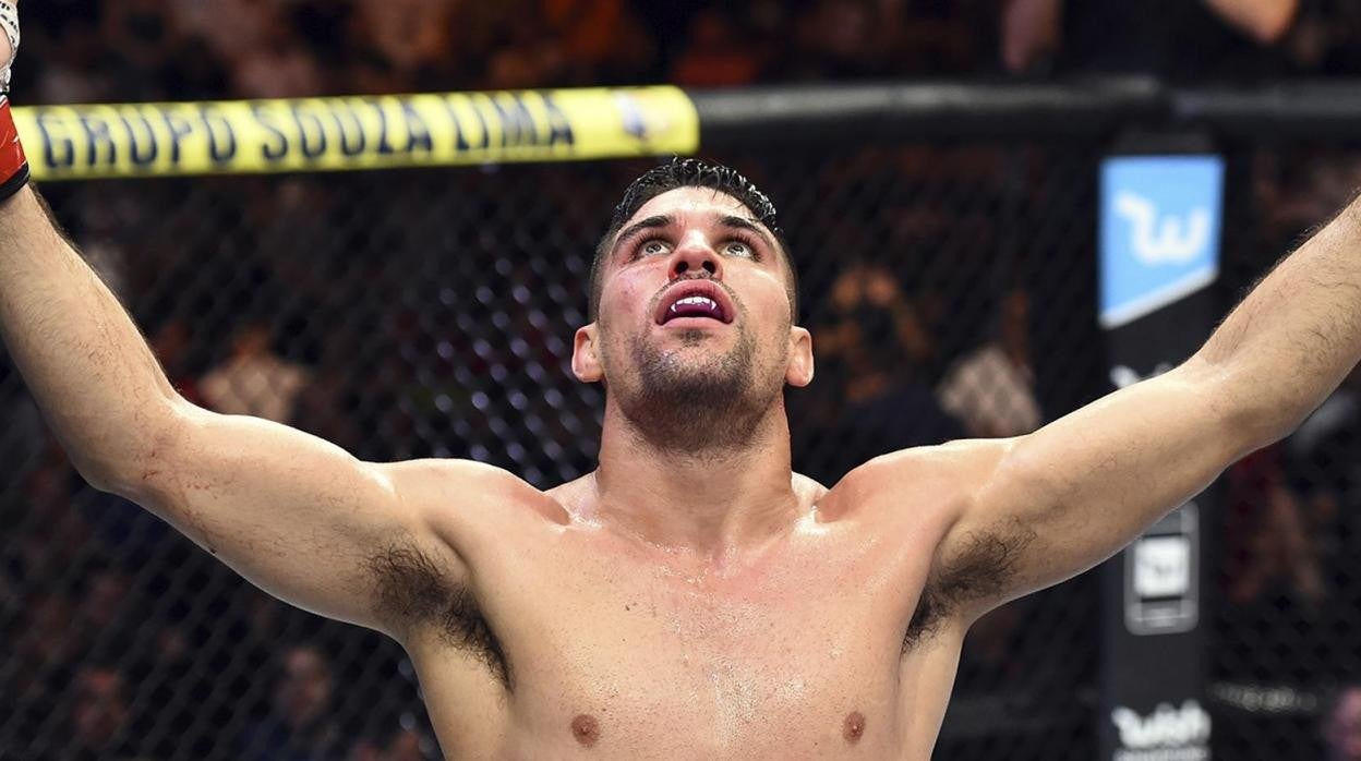 El brasileño Vicente Luque, durante uno de sus combate en UFC