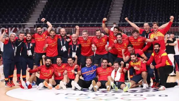 España pone el broche de bronce a una trayectoria de campeones