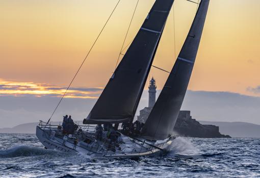 Implacable el Ultim «Gitana 17» en la Rolex Fastnet Race, que repitió victoria