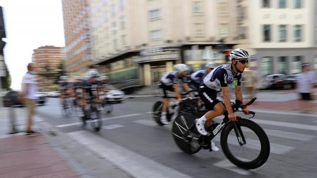 Roglic examina la salud del ciclismo español