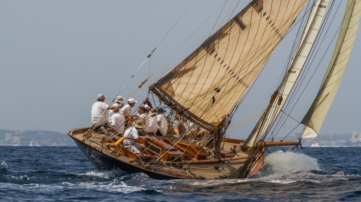 «Marigan», al frente de los barcos de Época en la Regata Illes Balears Clàssics