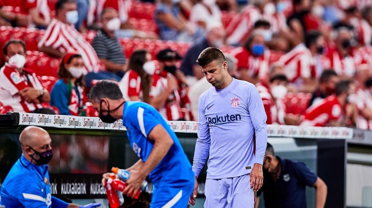 Gerard Piqué se retira lesionado en San Mamés