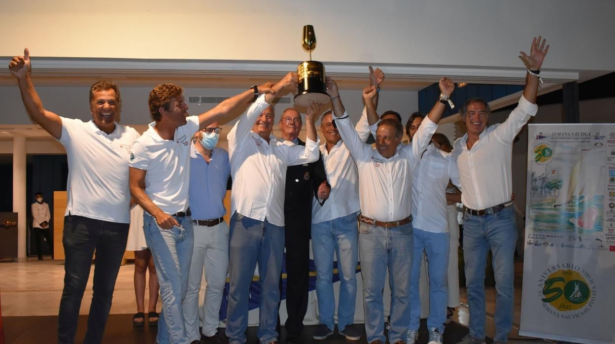 Los tripulantes del ‘DE 6 Foster Swiss’, ganadores del catavino de oro.