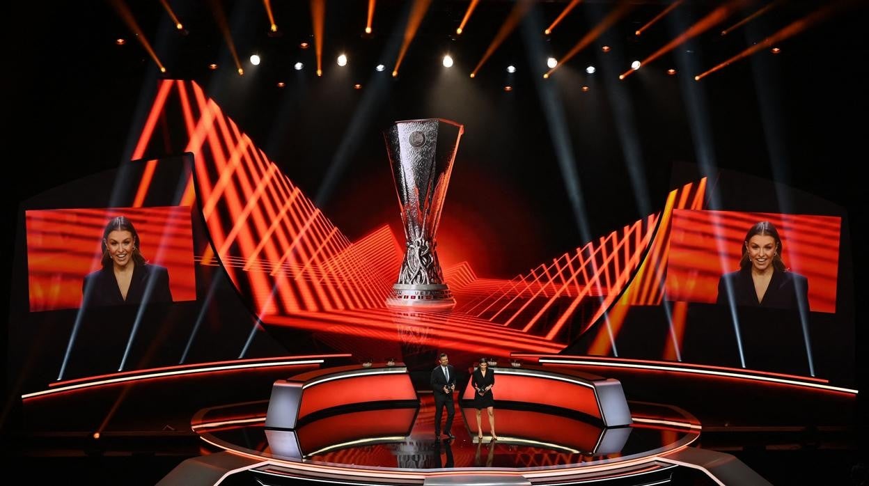 El escenario del sorteo de la Europa League, celebrado en Estambul