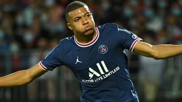 El PSG tensa la cuerda y convoca a Mbappé para jugar mañana contra el Reims