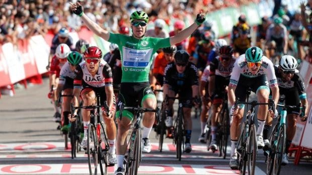 Triple de Jakobsen en la Vuelta más anodina