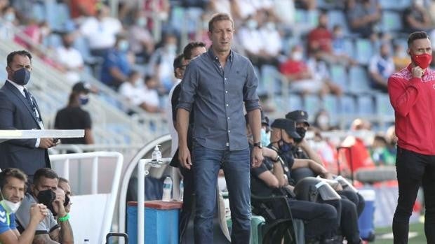 Simón Moreno lidera a un buen Mirandés