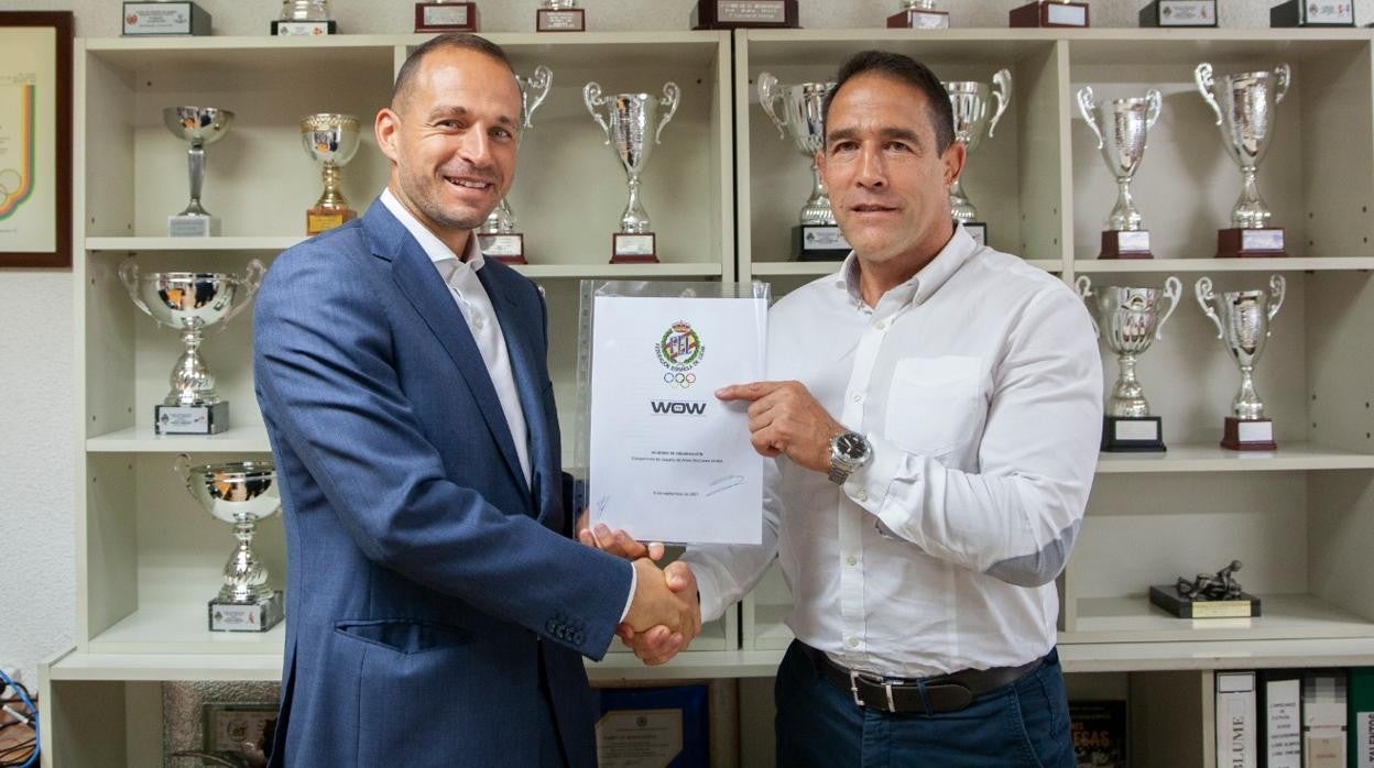 El CEO de WOW FC, David Balarezo, junto al presidente de la Federación, Francisco Javier Iglesias