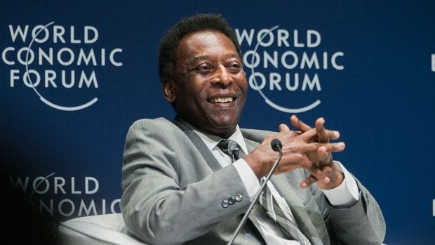 Pelé, operado de un tumor en el colon