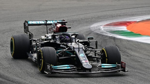Hamilton empieza al frente en Monza con Sainz séptimo y Alonso octavo