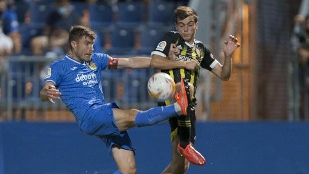 El Zaragoza rescata un punto con uno menos