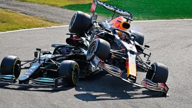 El pavoroso accidente de Hamilton y Verstappen, desde la cámara del Mercedes