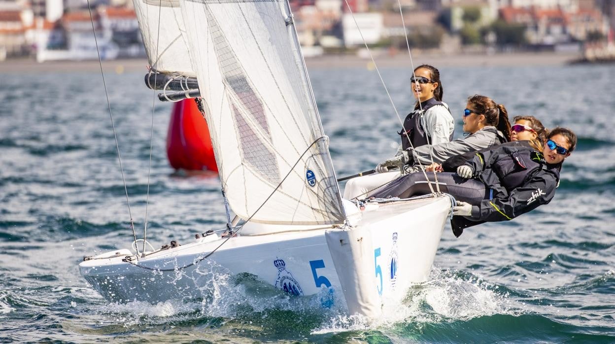 Galicia mantiene el liderato tras la segunda jornada de la Regata de la Mujer