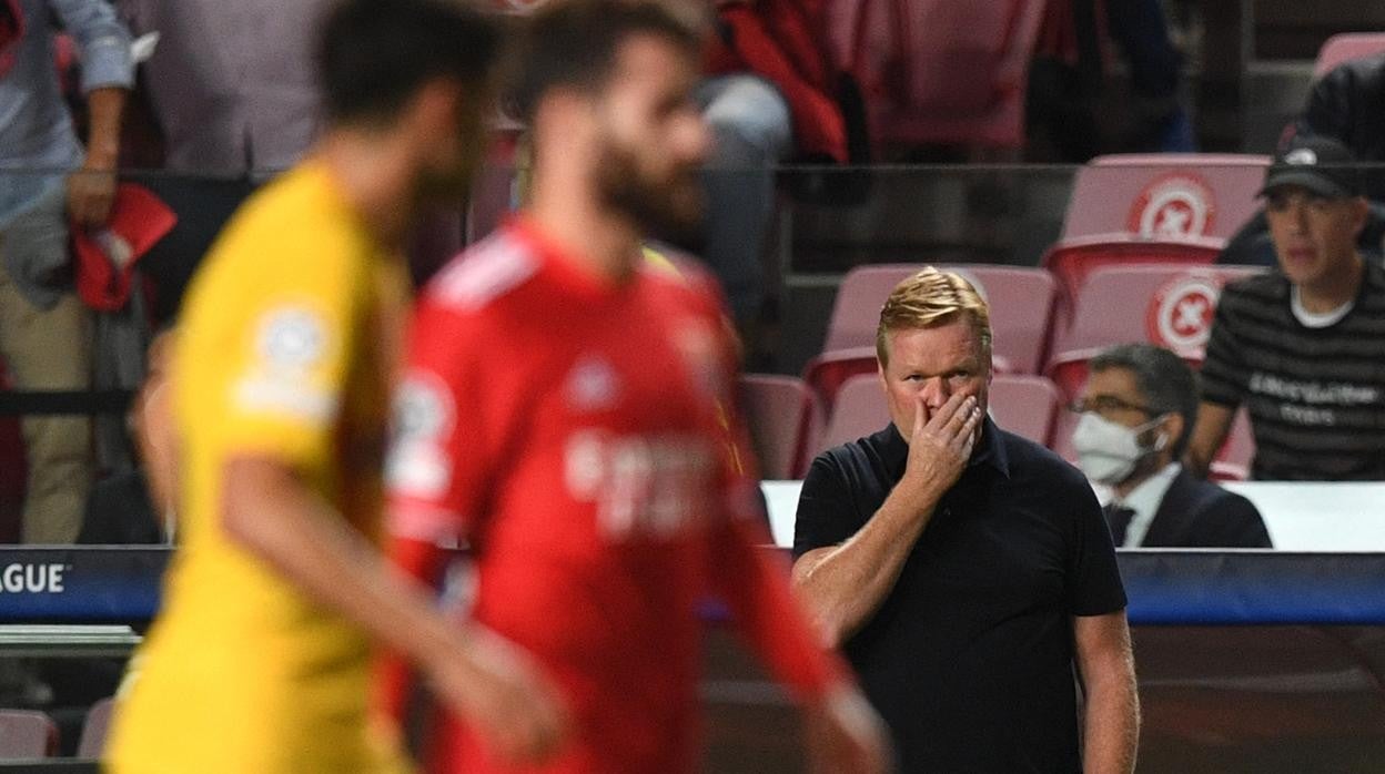 Ronald Koeman durante el partido ante el Benfica