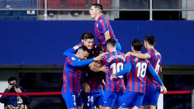 El Eibar vuelve al liderato provisional tras imponerse al Cartagena