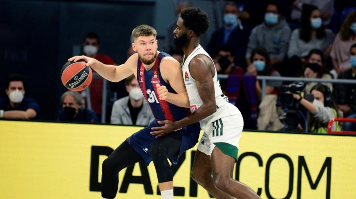 El Baskonia carbura ante Panathinaikos y firma su primera victoria