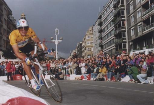 Miguel Indurain, en una etapa ciclista