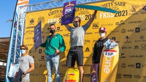 Climent vuela hacia su tercer título de Cutty Sark FKSS