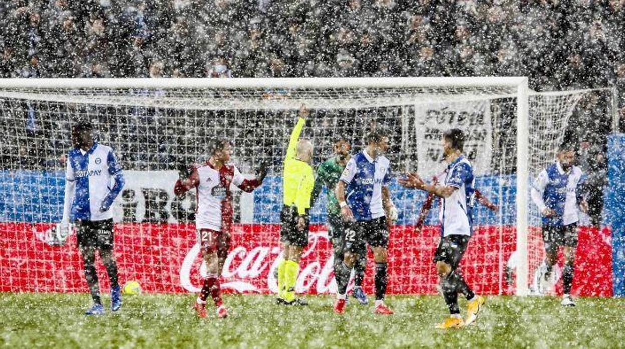 El Celta caza los tres puntos bajo la nieve de Mendizorroza