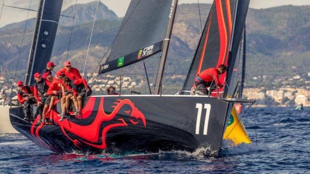Phoenix «ruge» primero en la bahía de Palma