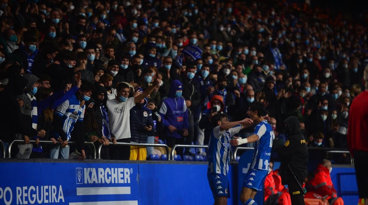 Riazor, anoche durante el partido del Deportivo juvenil