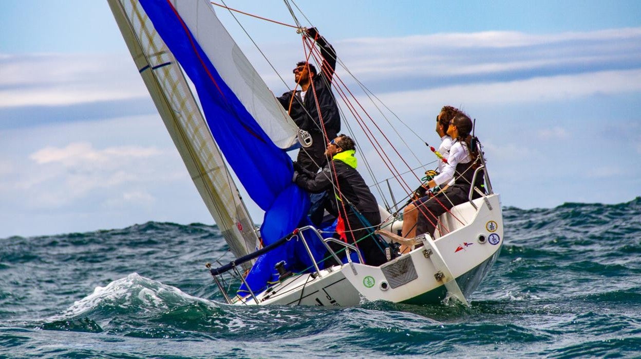 El «Kiwi» llega como sólido líder de los J80 a la jornada final del VIII Trofeo El Correo en el Abra