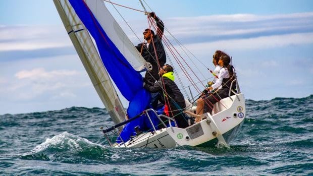 El «Kiwi» llega como sólido líder de los J80 a la jornada final del VIII Trofeo El Correo en el Abra