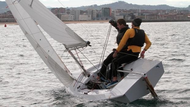 Francisco Palacio y Jaime Álvarez-Hevia, vencedores en la cuarta jornada del Trofeo de Otoño de Snipe