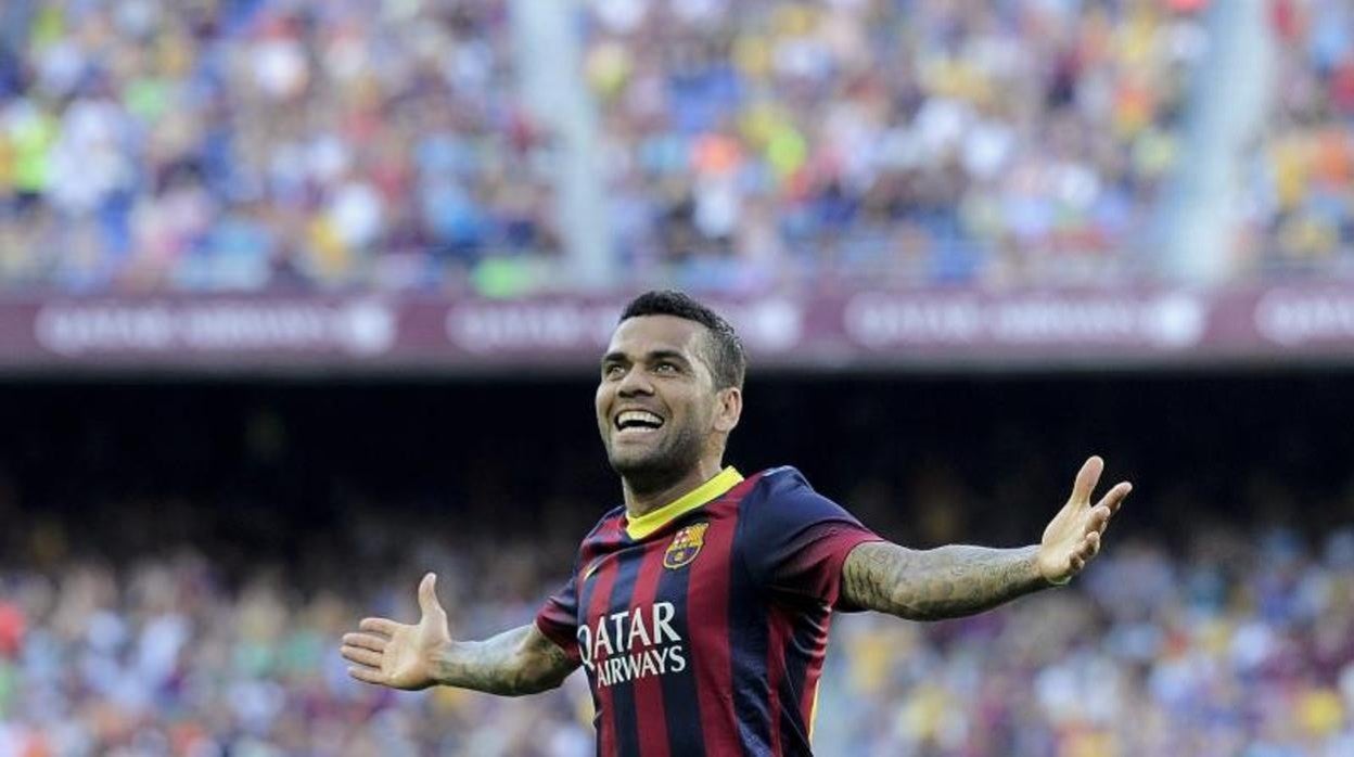 Dani Alves, de 38 años, primer fichaje del Barcelona de Xavi