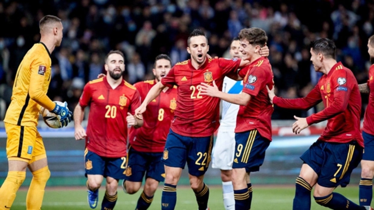 Sarabia grita gol ayer tras convertir el penalti que le dio el triunfo a España