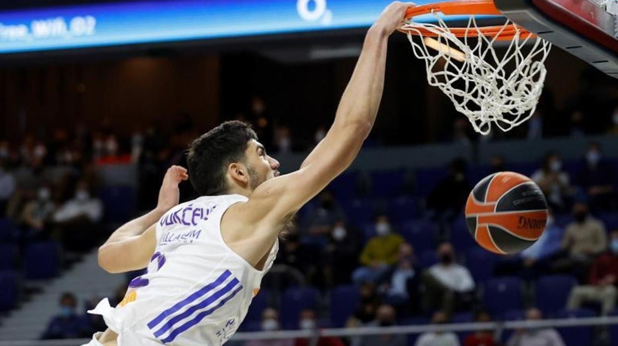 Causeur y Tavares impulsan al Real Madrid en el Astroballe