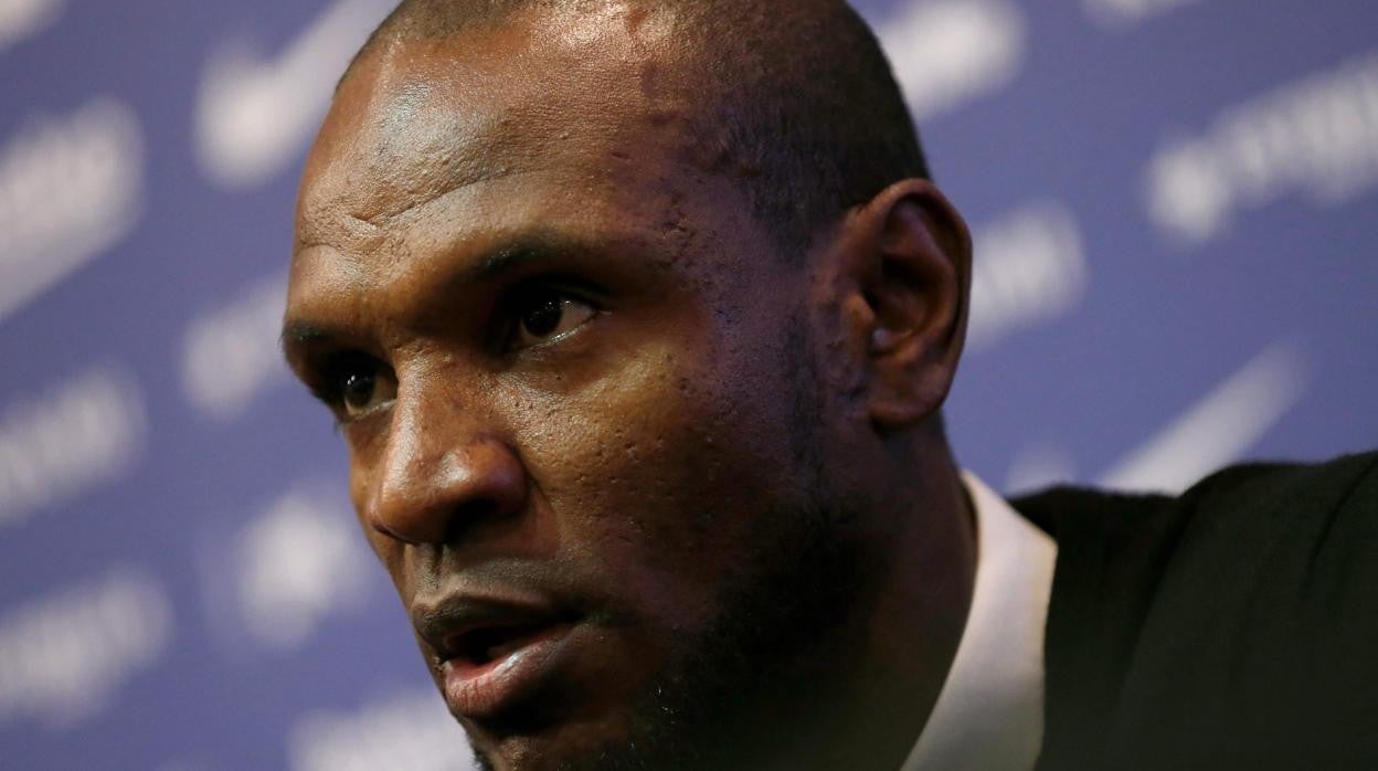 Abidal, a su mujer tras engañarla con Kheira Hamraoui: «Merezco esta humillación»